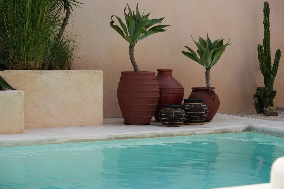 De Belly Vaas - Zwart Naturel - L - WeAreTables
