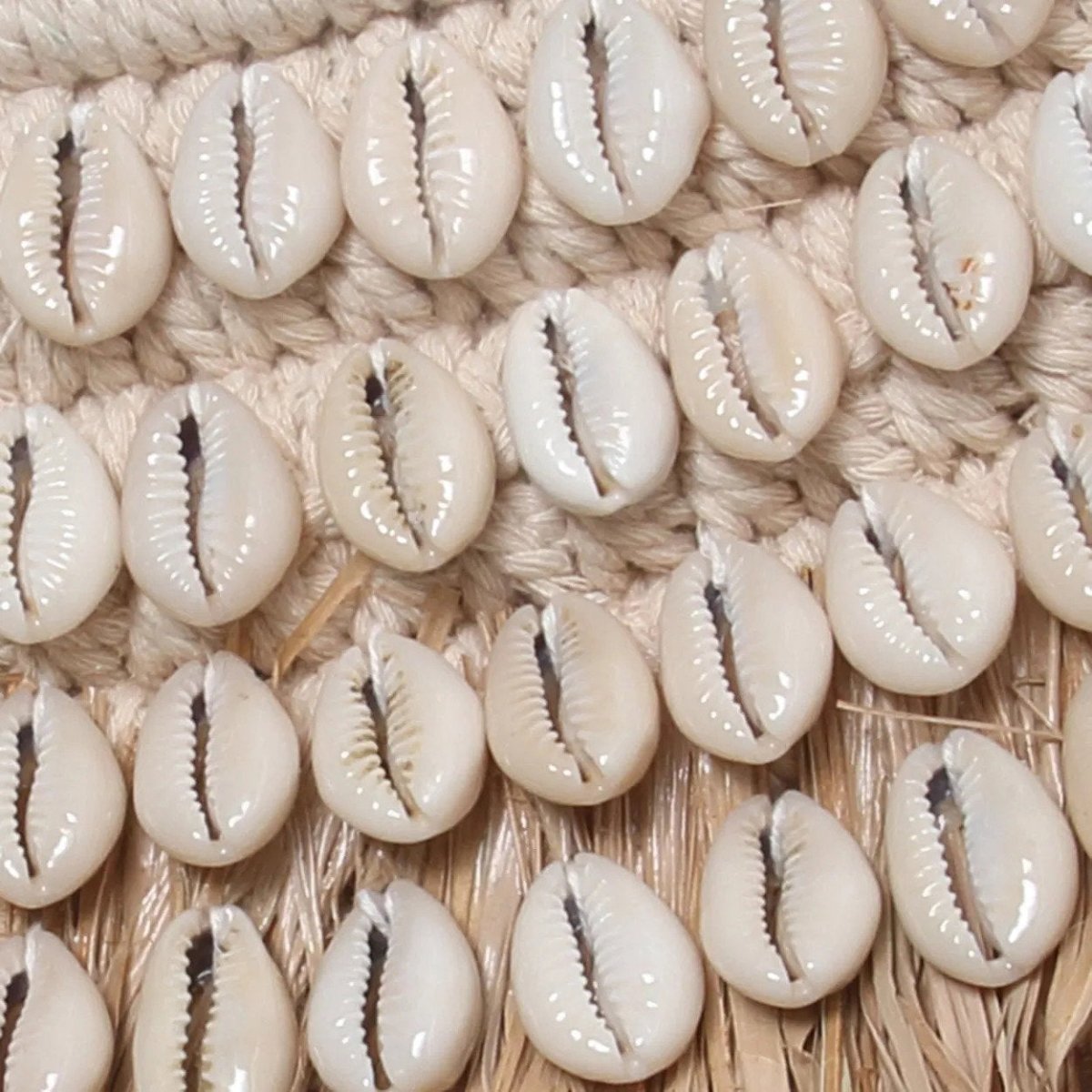 De Raffia Cowrie Spiegel - Naturel Wit - WeAreTables