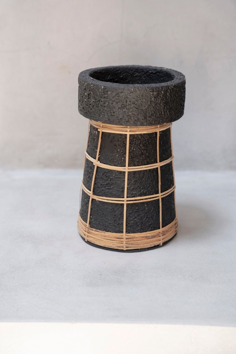 De Serene Kaarsenhouder - Zwart Naturel - L - WeAreTables